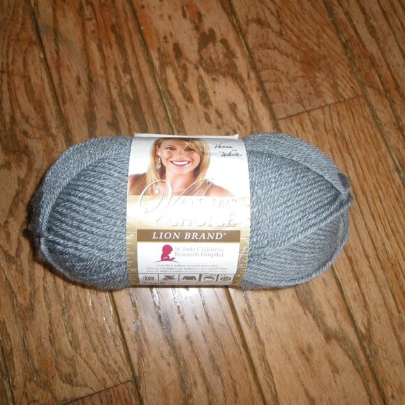 1 Skeins Vanna's Choice Lion Brand Yarn - Color Silver Grey - 179 yds - Picture 1 of 1